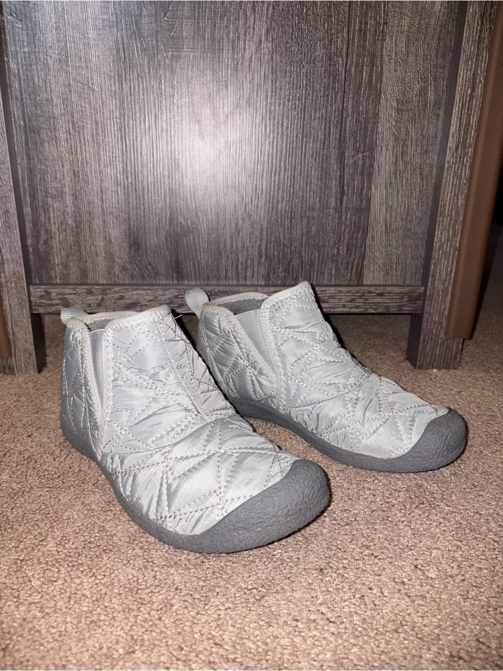 Keen Howser Light Gray Quilted Slip-On Ankle slipper booties